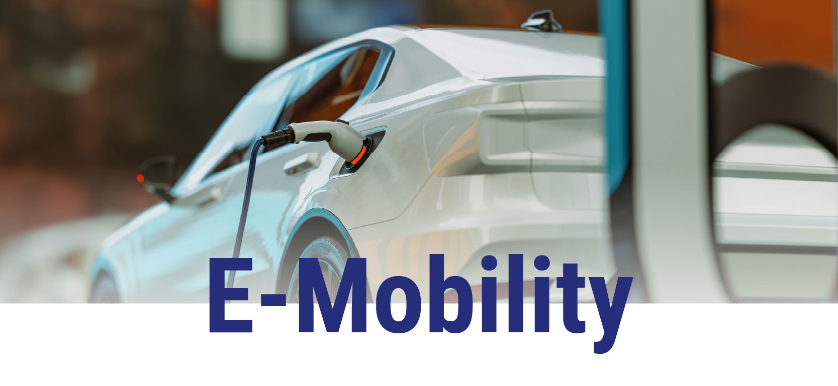 Elektroauto wird an einer Ladestation geladen – Symbolbild für E-Mobilität und nachhaltige Elektromobilität.